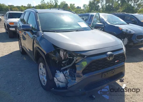 2021 Toyota Rav4 Xle z USA, uszkodzony, nr VIN 2T3P1RFV5MW221775